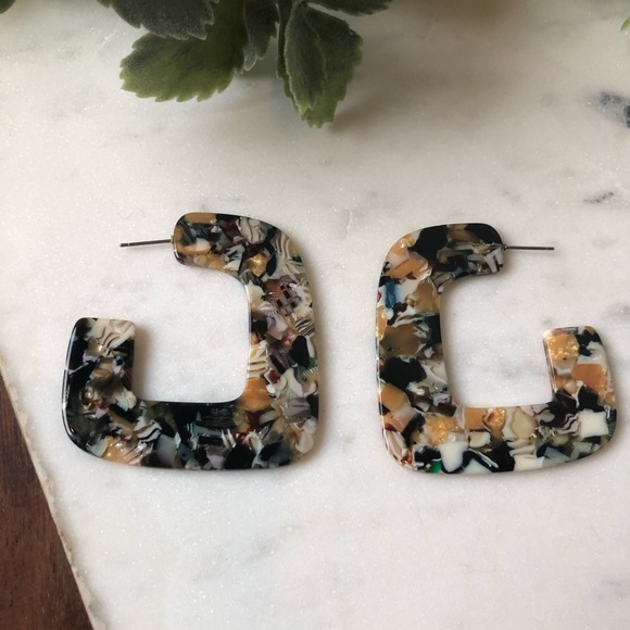 The Emery - Acrylic Geometric Hoops - Picture 4 of 5